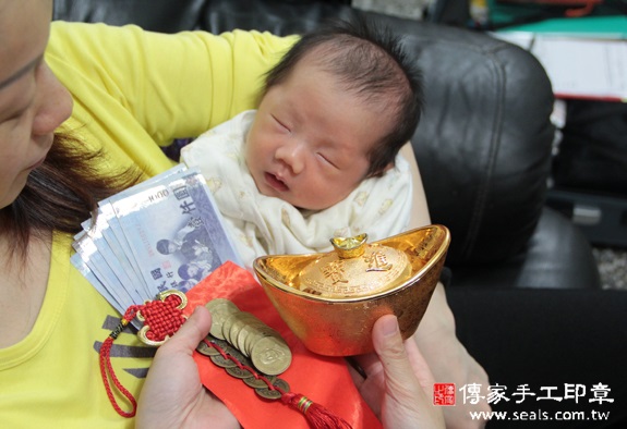 鄭寶寶(新北板橋區到府嬰兒寶寶滿月剃頭理髮、免費到府嬰兒剃胎毛儀式吉祥話)。到府剃頭剃胎毛主持、專業拍照、DVD光碟、證書。★購買「臍帶章、肚臍章、胎毛筆刷印章」贈送：剃頭、收涎、抓周，三選一。2015.10.27 照片15